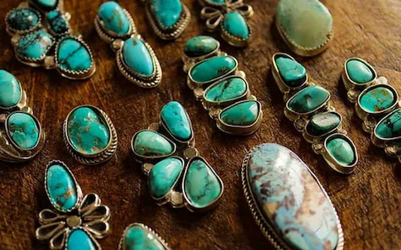 تصویر 2 از سنگ فیروزه شهر بابک اصیل با جلوه زیبا و ارزشمند